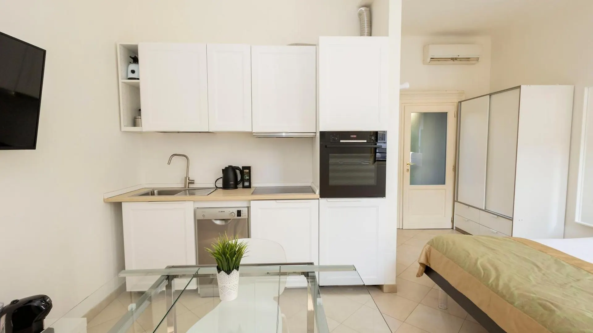 Le Corti Degli Artisti - Apartments Navigli Milan 0*,  Italy