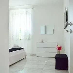 https://apt-la-casa-di-margi.hotels-amalfi.com